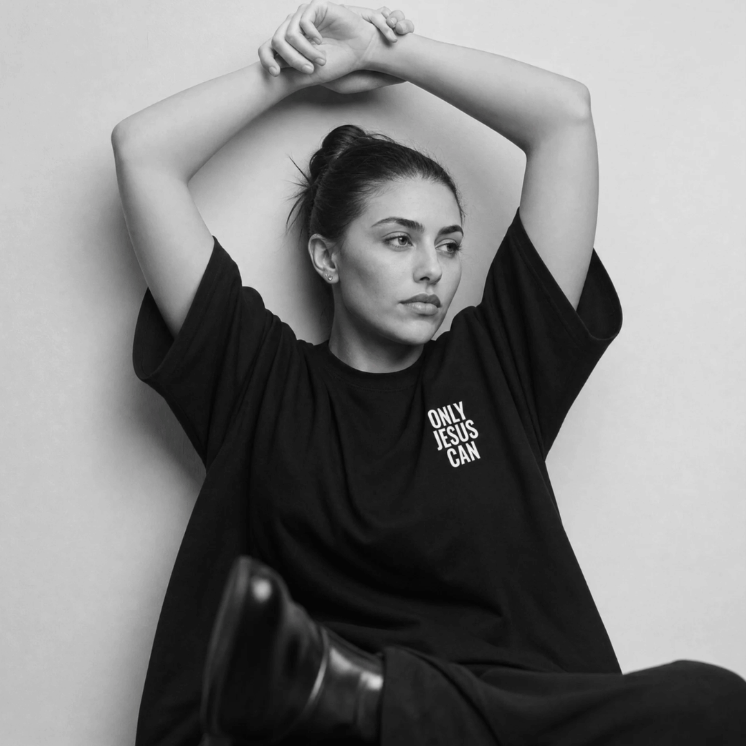 Tshirt oversized- MUJER-  ONLY JESUS CAN